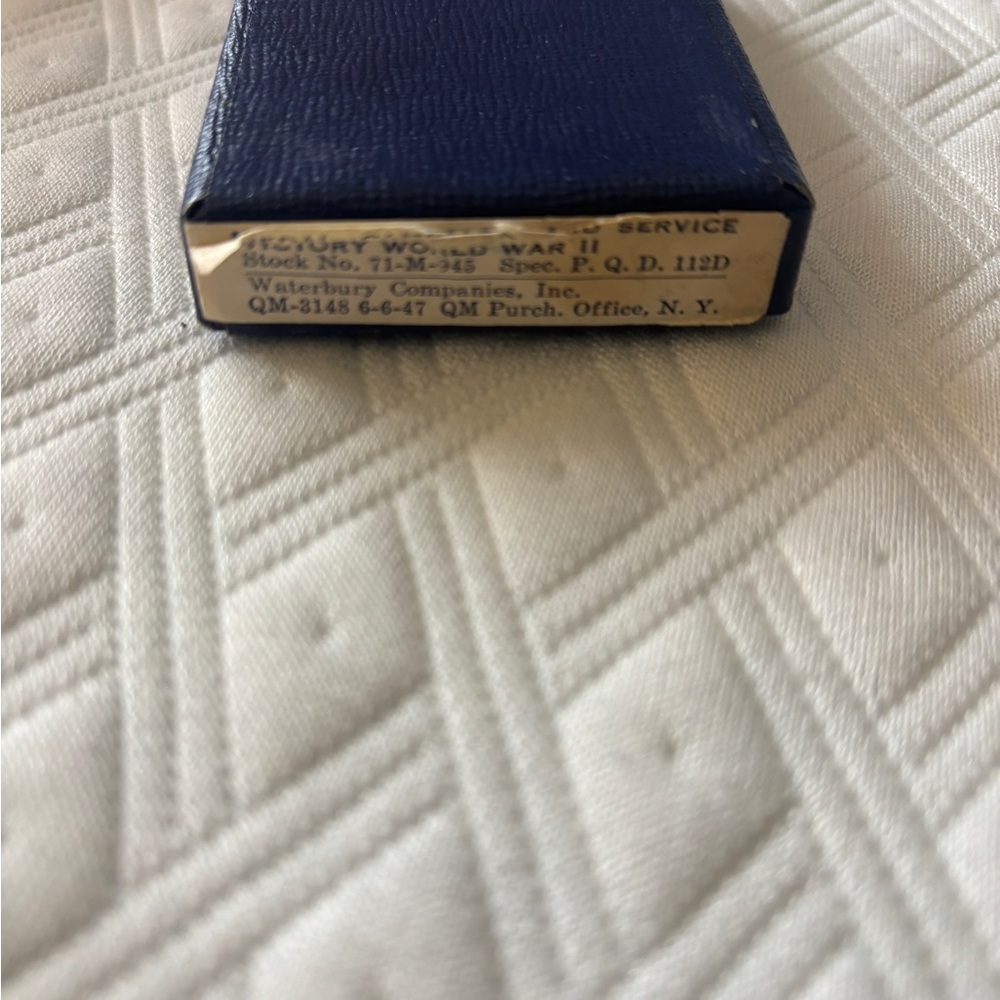 World War II Commemorative Medal with Ribbon Waterbury Companies - Picture 6 of 6